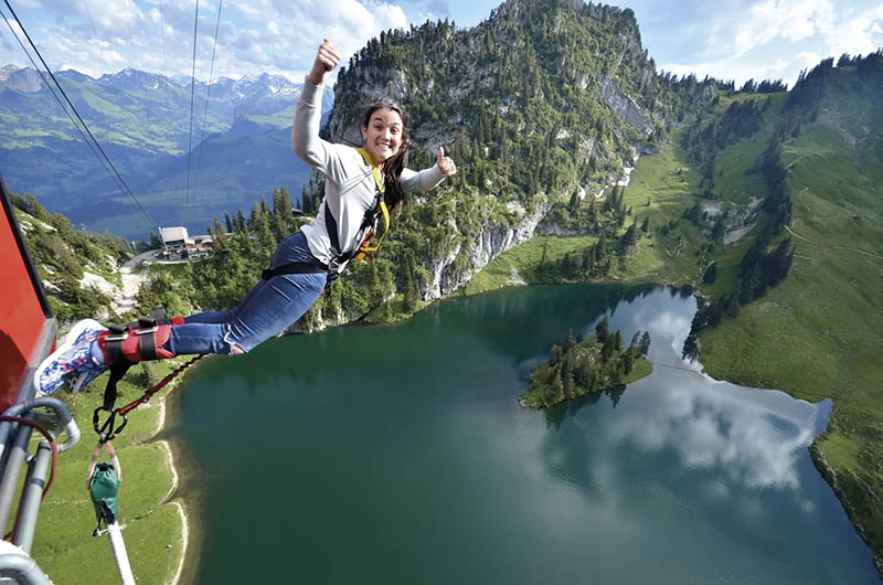 Bungee Jamping (Ayağına İp Bağlayıp Atlamak)